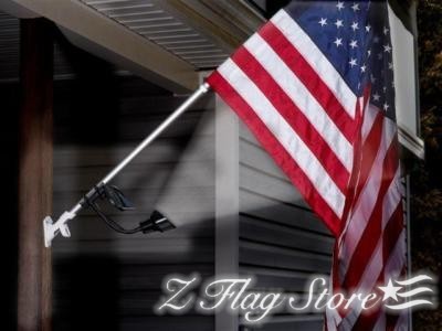 Light for clearance flag pole